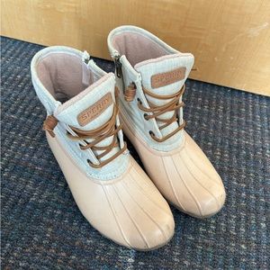 Sperry women’s pink/tan duck boots